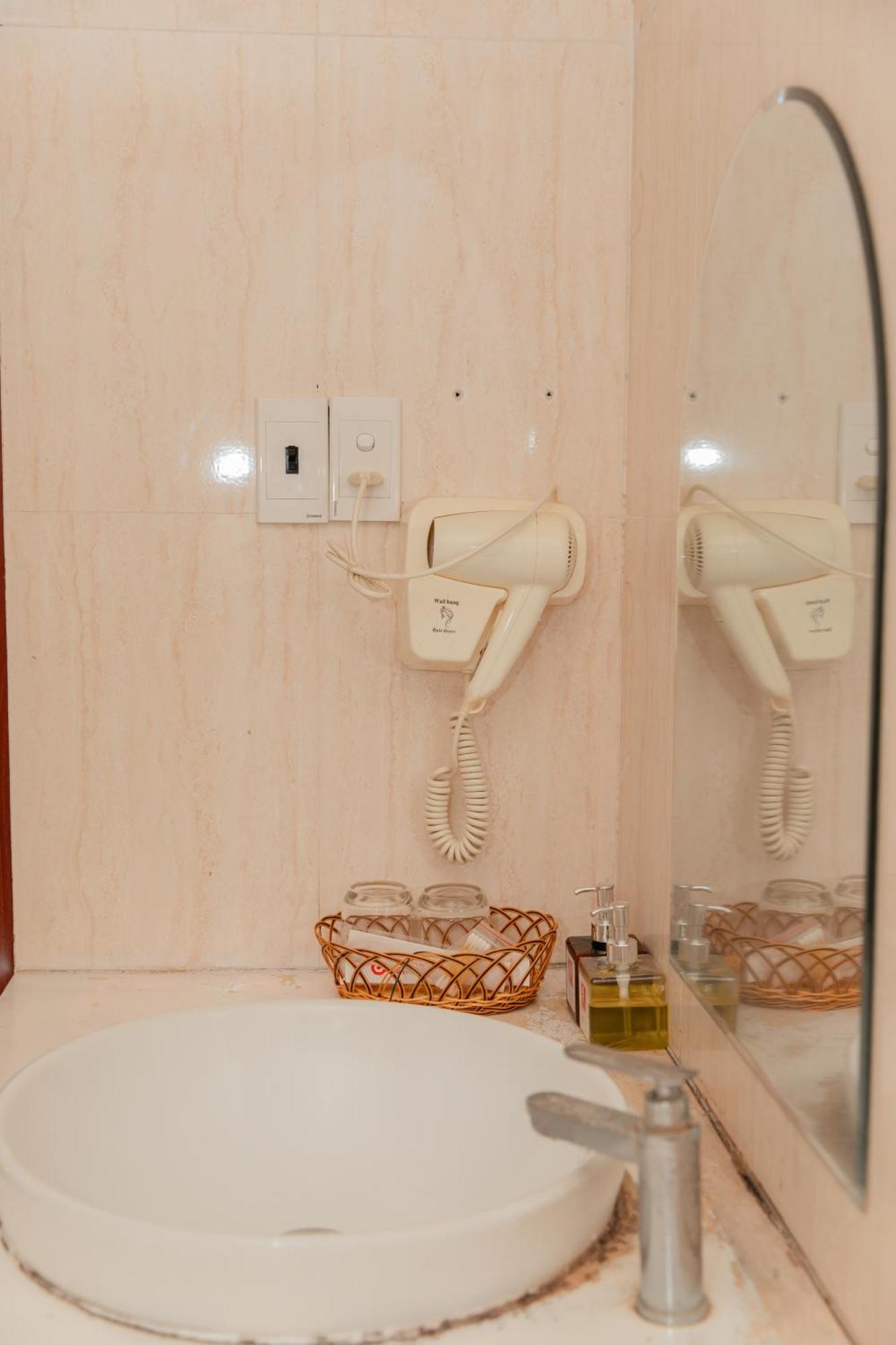 Hotel Khách Sạn Sơn Thịnh Vung Tau Esterno foto
