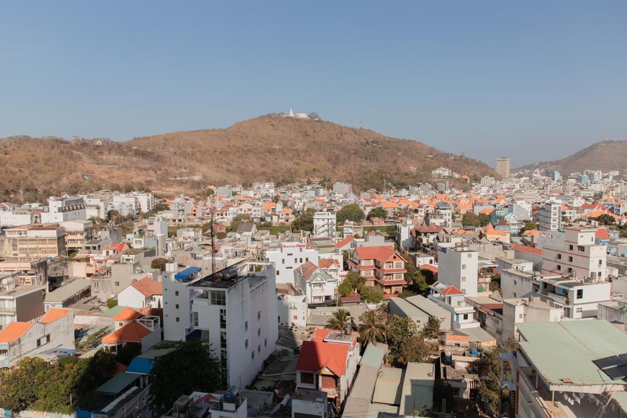Hotel Khách Sạn Sơn Thịnh Vung Tau Esterno foto